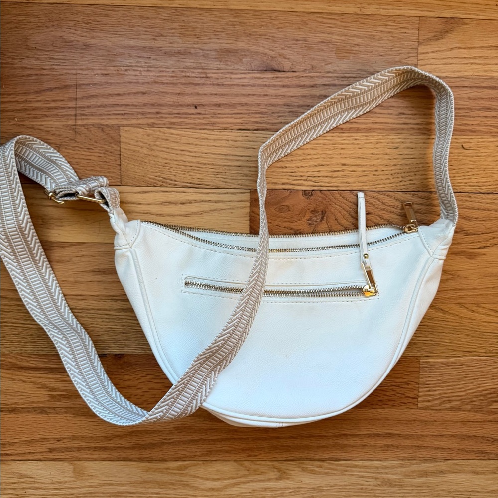 Stylish White Crossbody belt Bag